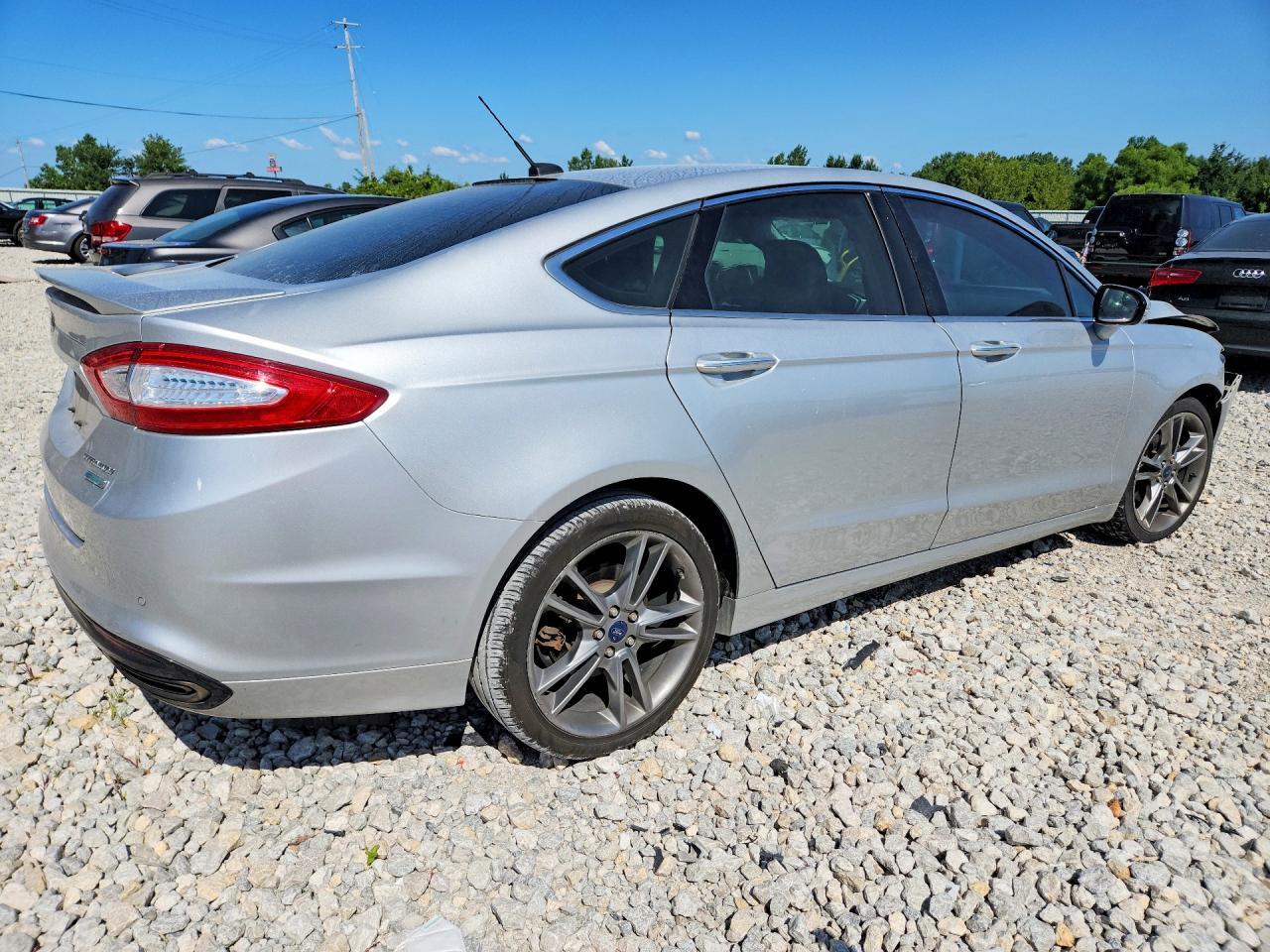 2016 Ford Fusion Titanium - Image 3