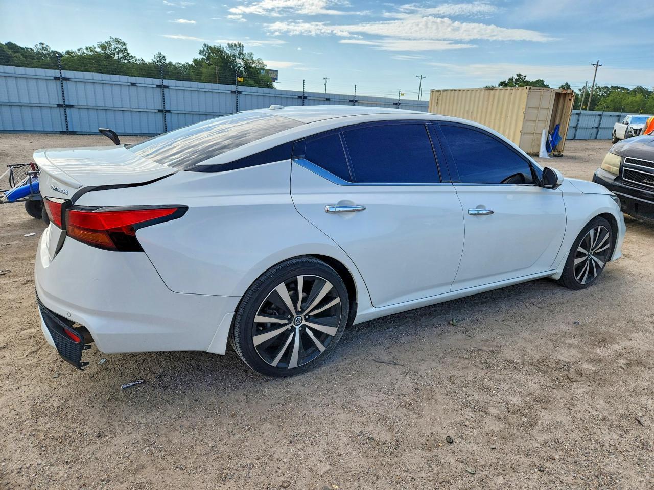 2019 Nissan Altima Platinum - Фото 3