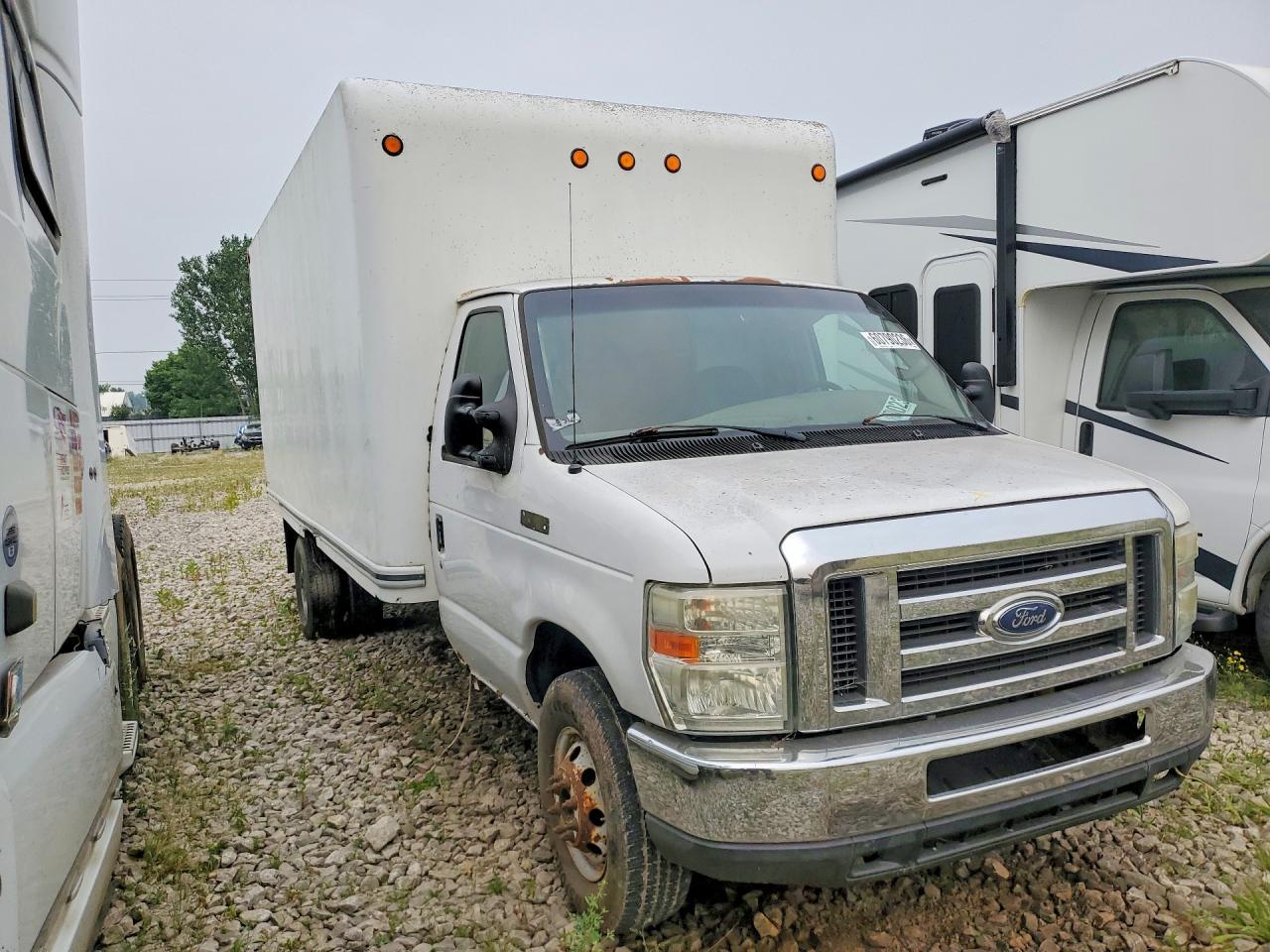 2008 Ford Econoline E350 Super Duty Cutaway Van - Image 4