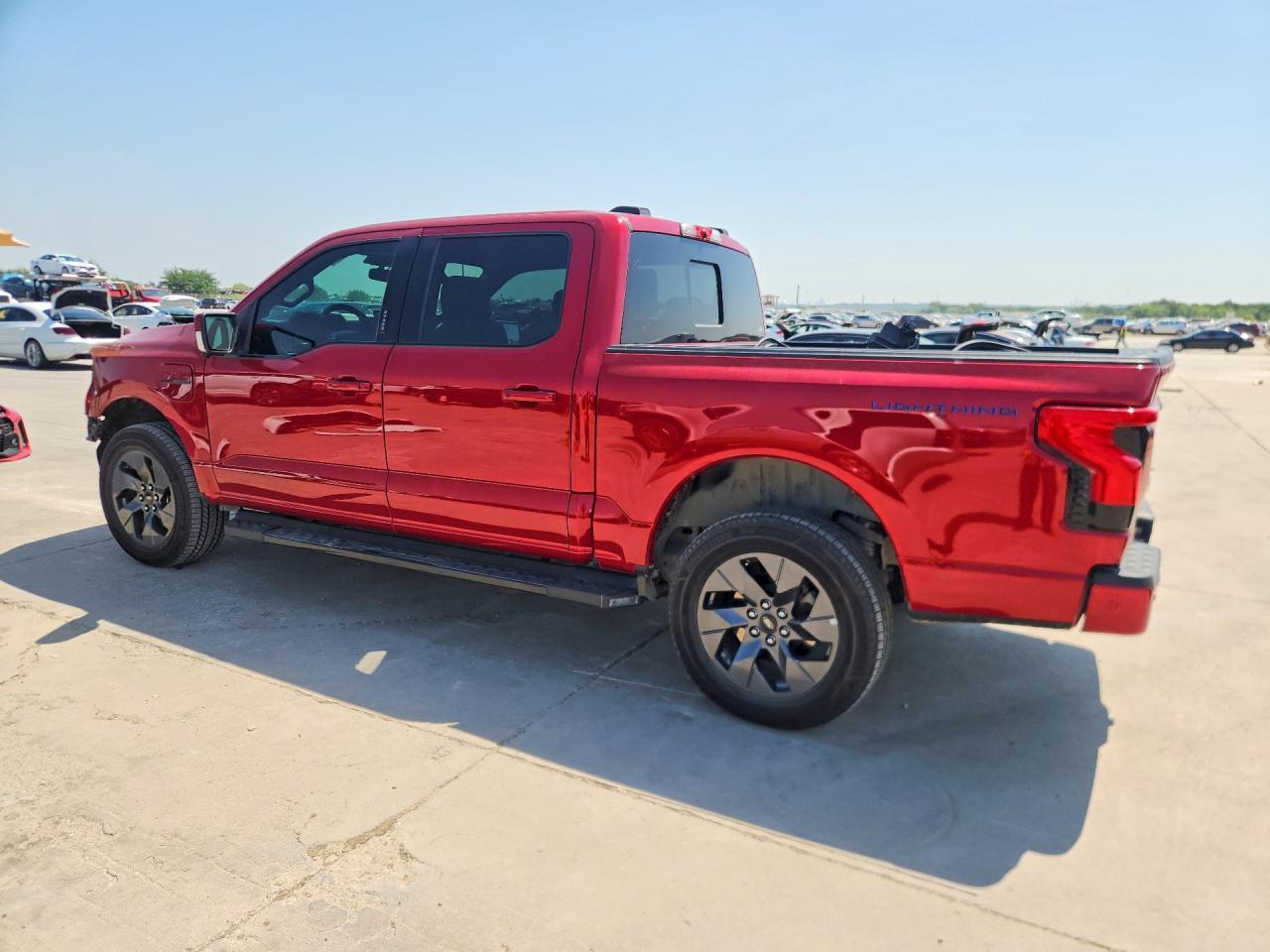 2022 Ford F150 Lightning Pro - Фото 2