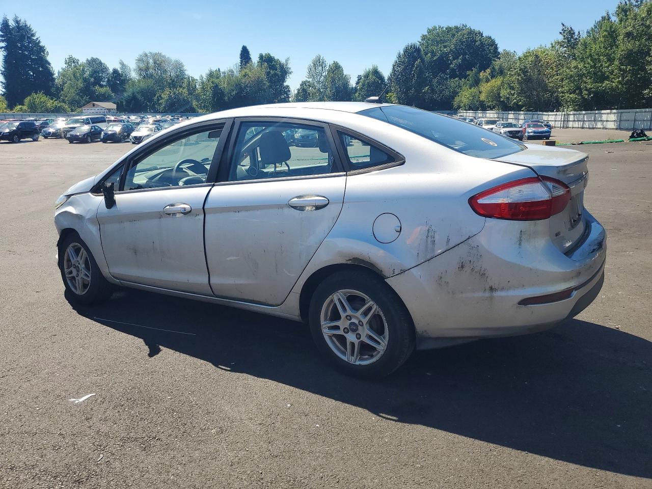 2017 Ford Fiesta Se - Фото 2