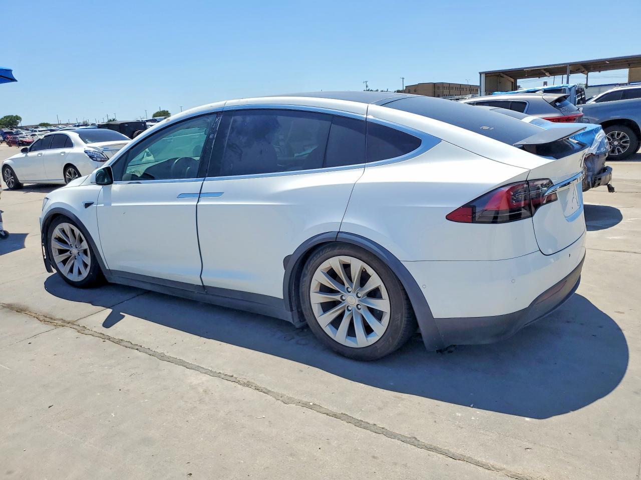 2020 Tesla Model X - Фото 2