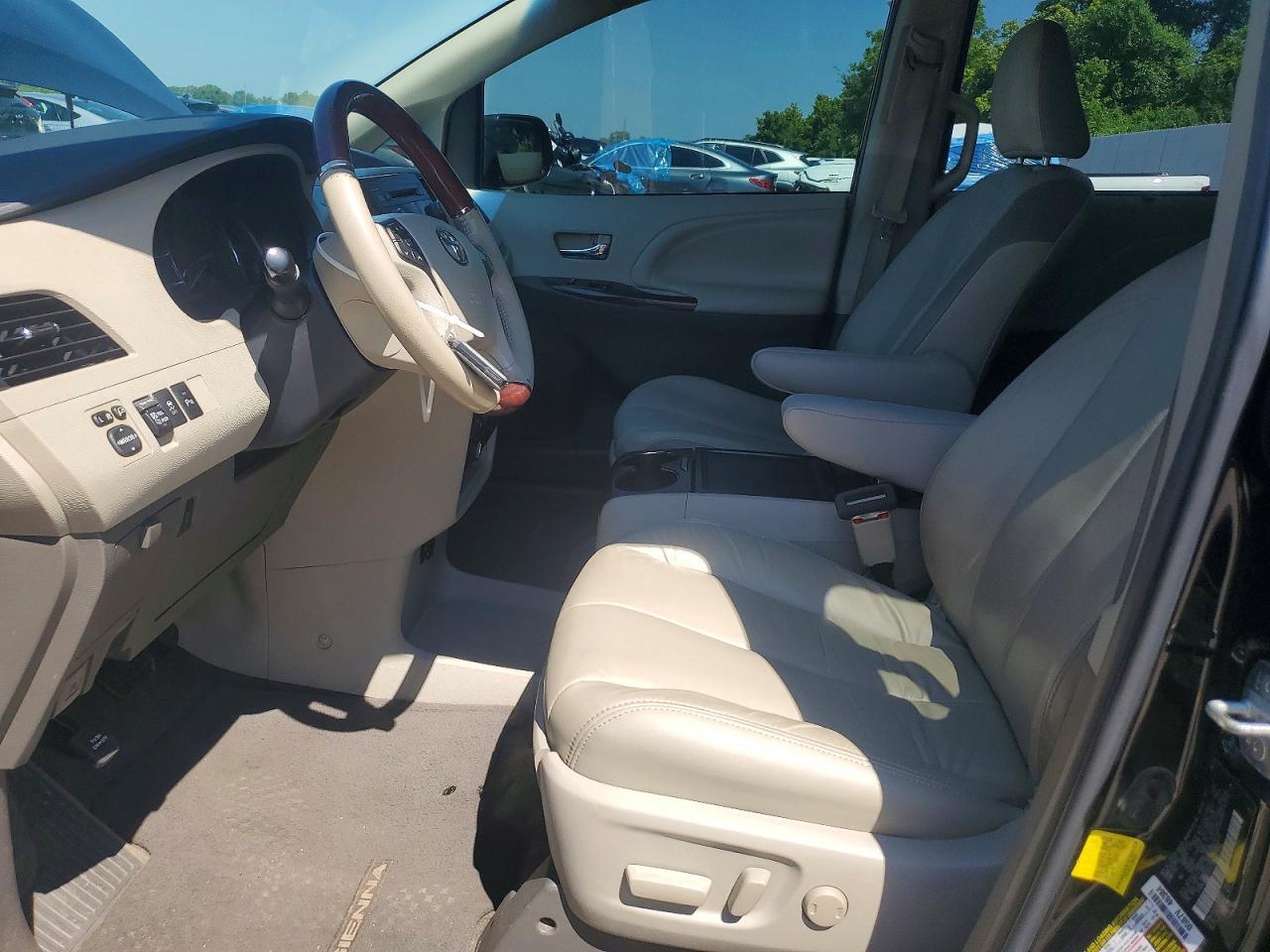 2012 Toyota Sienna Limited 7-Passenger - Фото 7