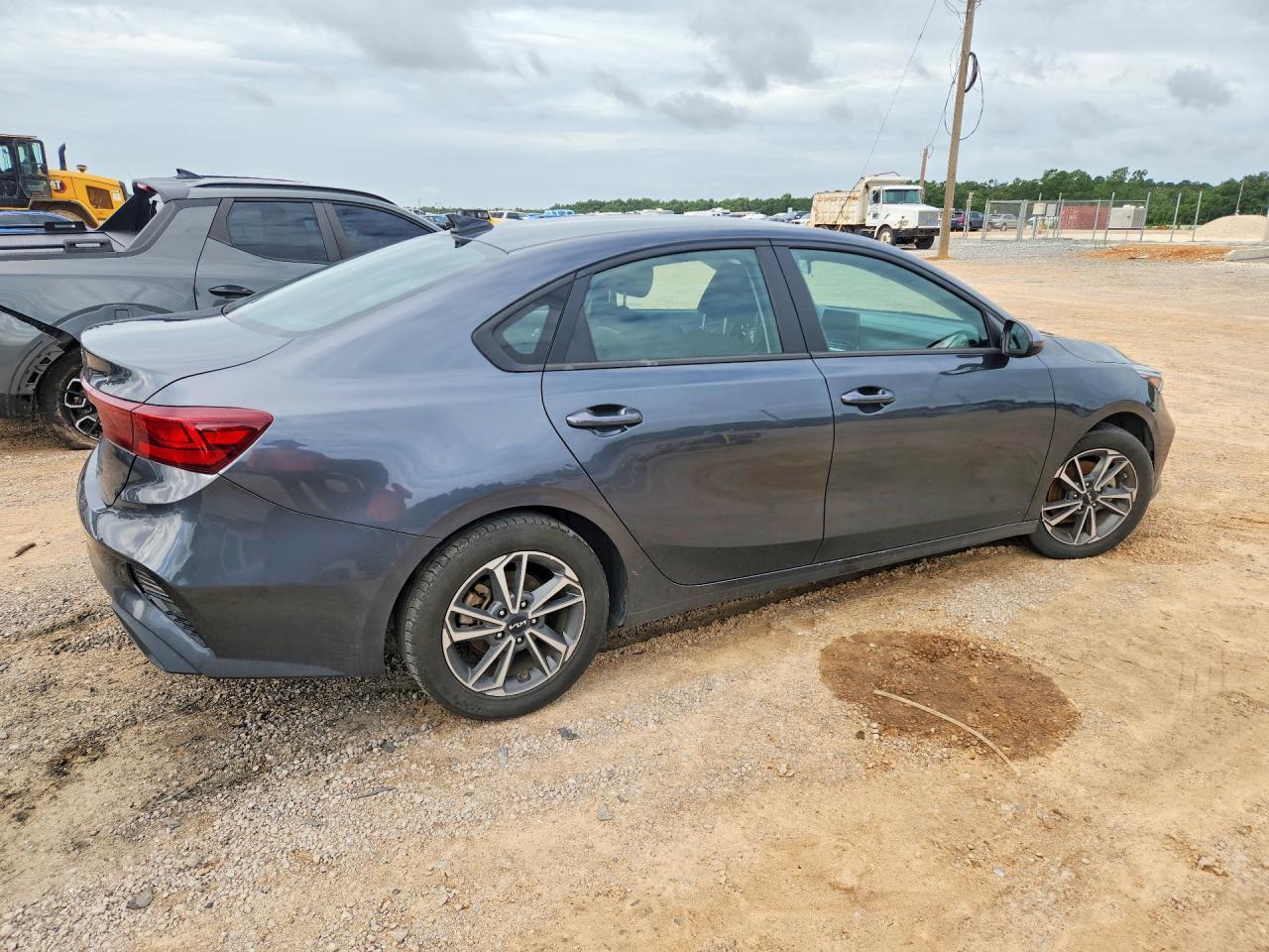 2023 Kia Forte Lxs - Image 3