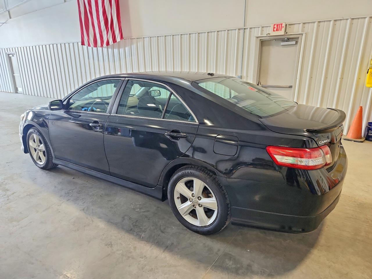 2010 Toyota Camry Se - Image 2