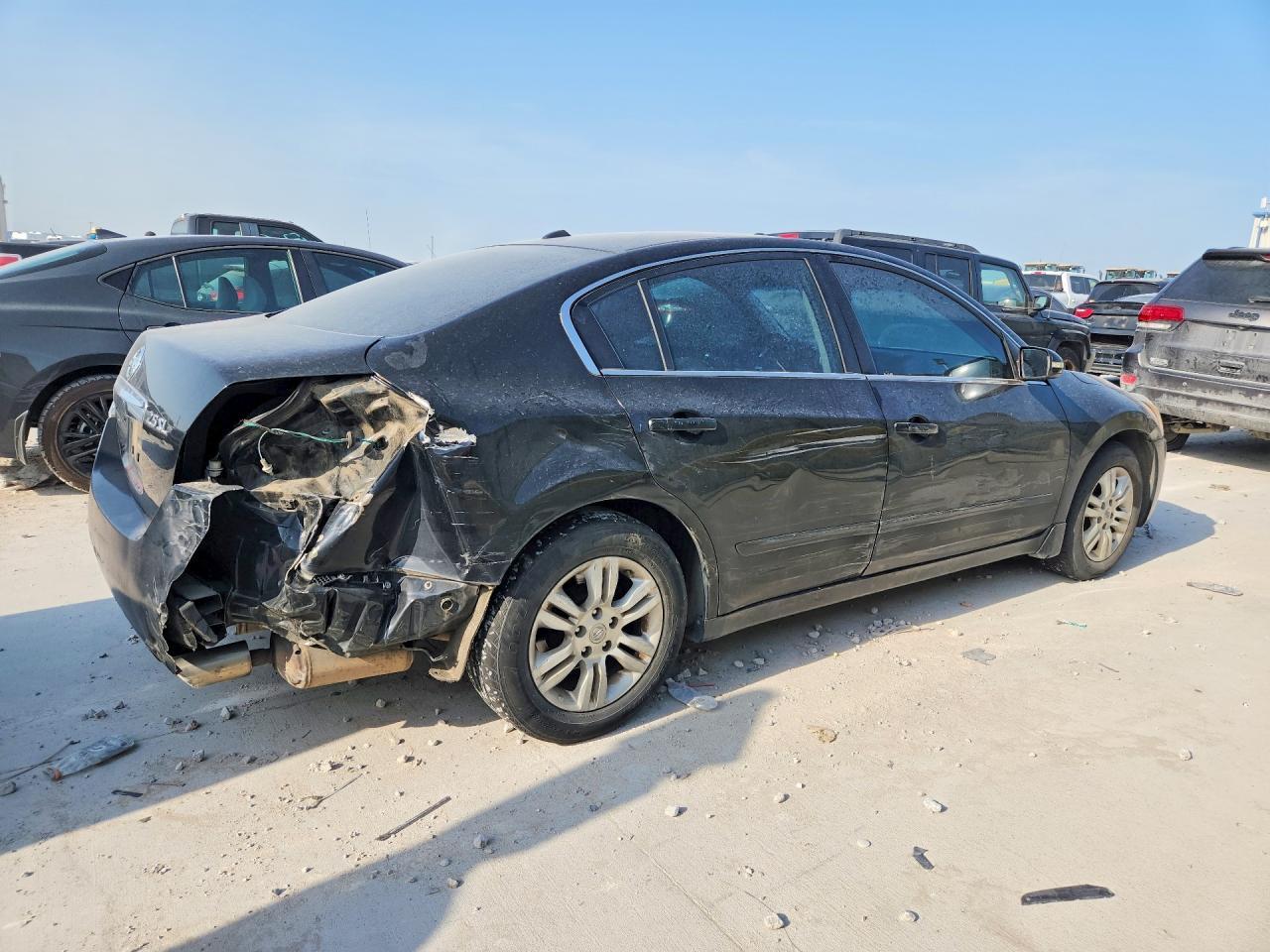 2010 Nissan Alitma 2.5 - Фото 3