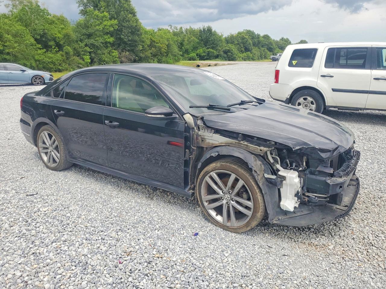 2018 Volkswagen Passat S/R-Line - Image 4