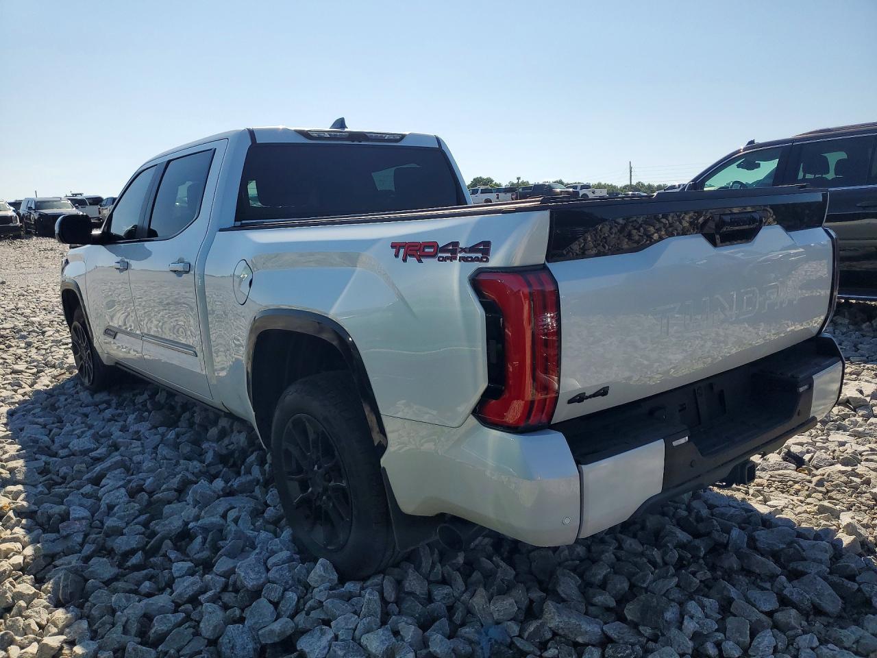 2025 Toyota Tundra Platinum - Фото 2