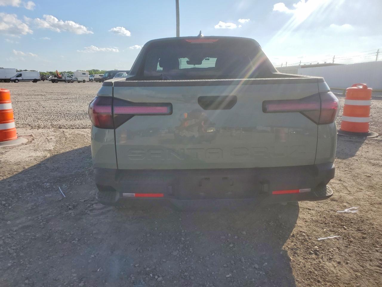 2025 Hyundai Santa Cruz Se - Image 6