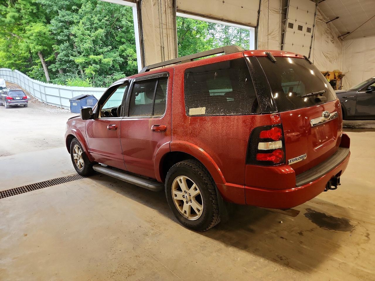2010 Ford Explorer Xlt - Фото 2