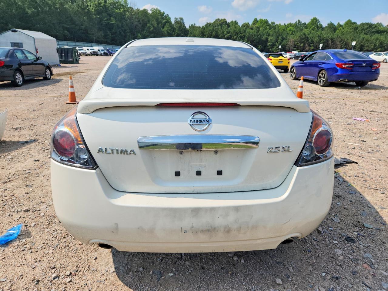 2010 Niss Altima - Image 6