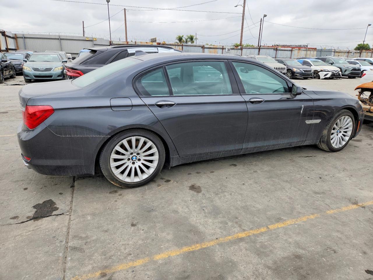 2012 BMW 750 Li - Фото 3