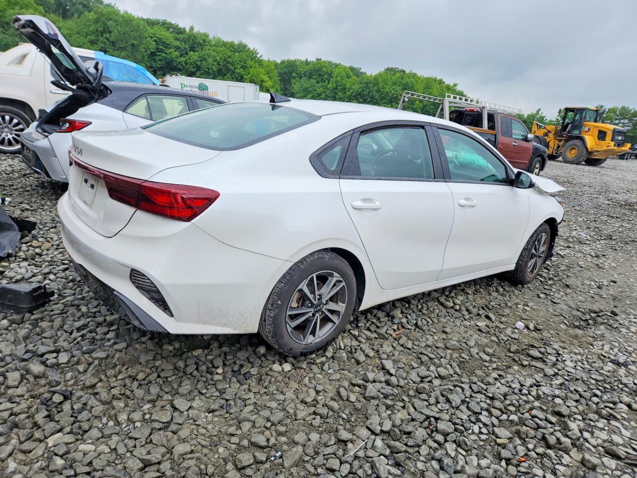 2024 Kia Forte Lxs - Image 3