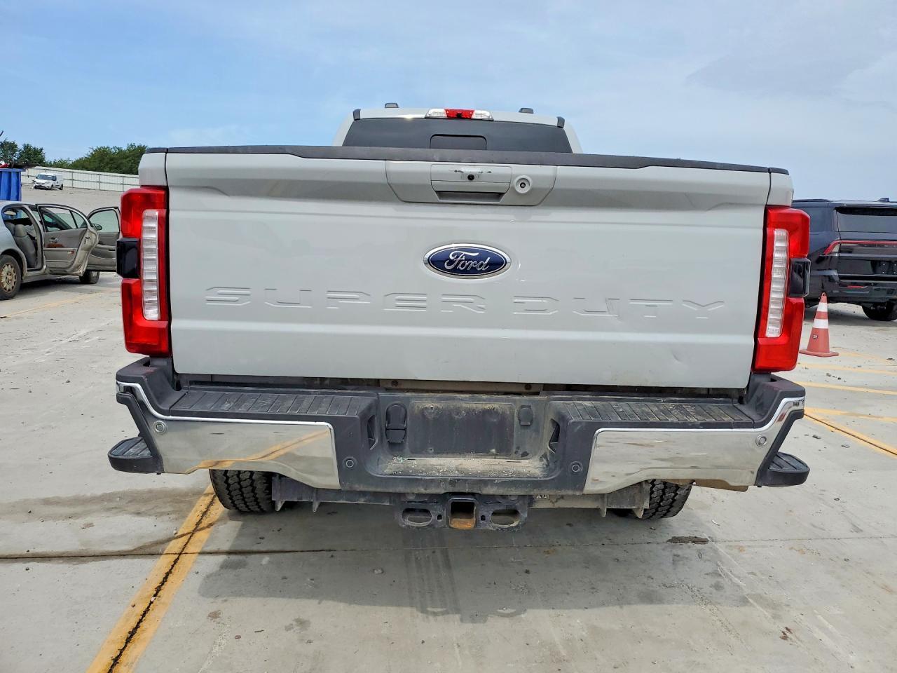 2026 Ford F350 Super Duty - Фото 6