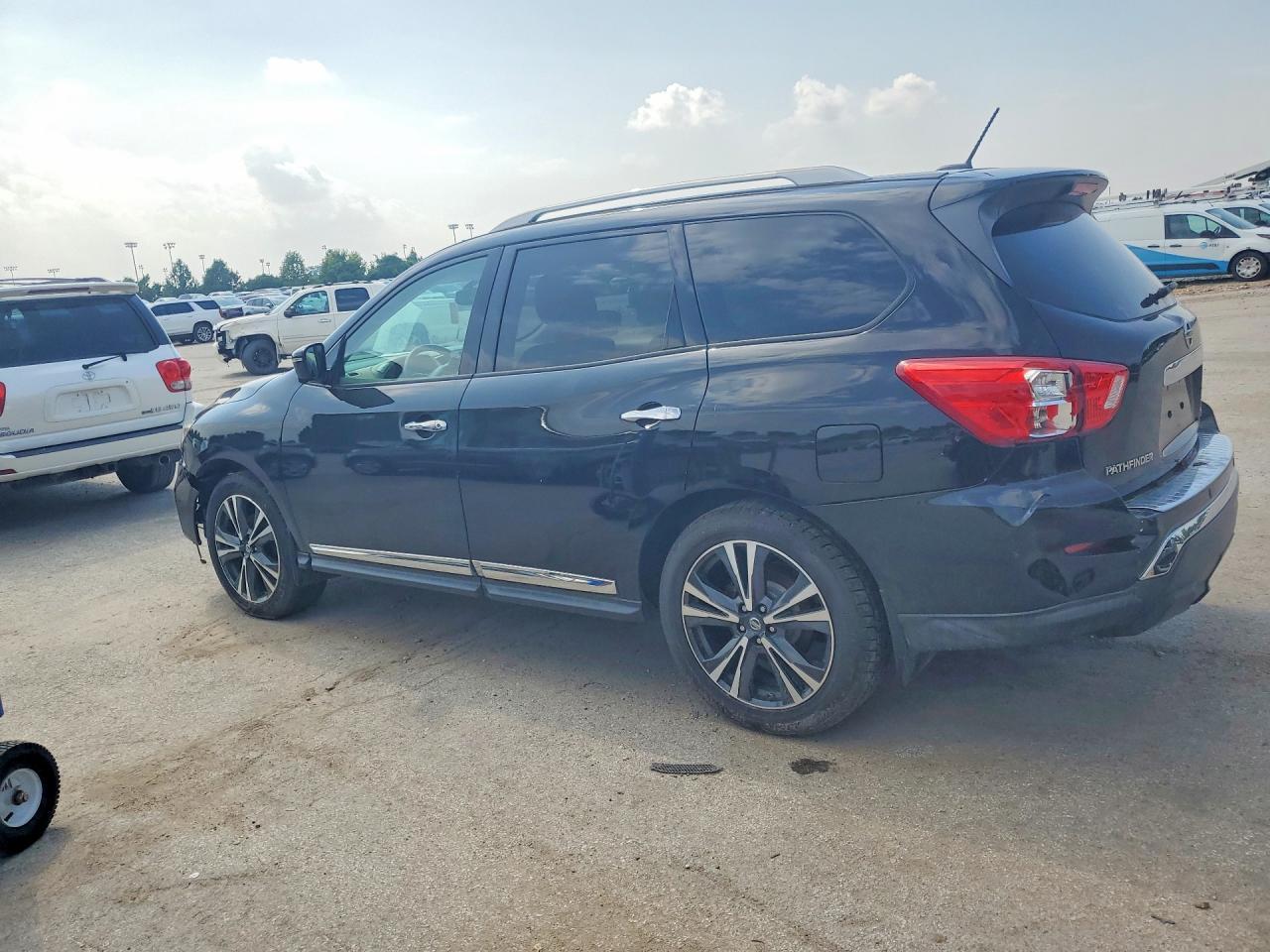 2017 Nissan Pathfinder Platinum - Фото 2