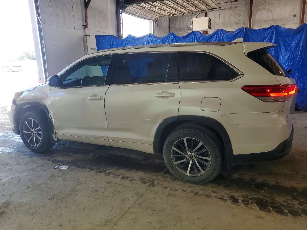 2017 Toyota Highlander Xle - Image 2