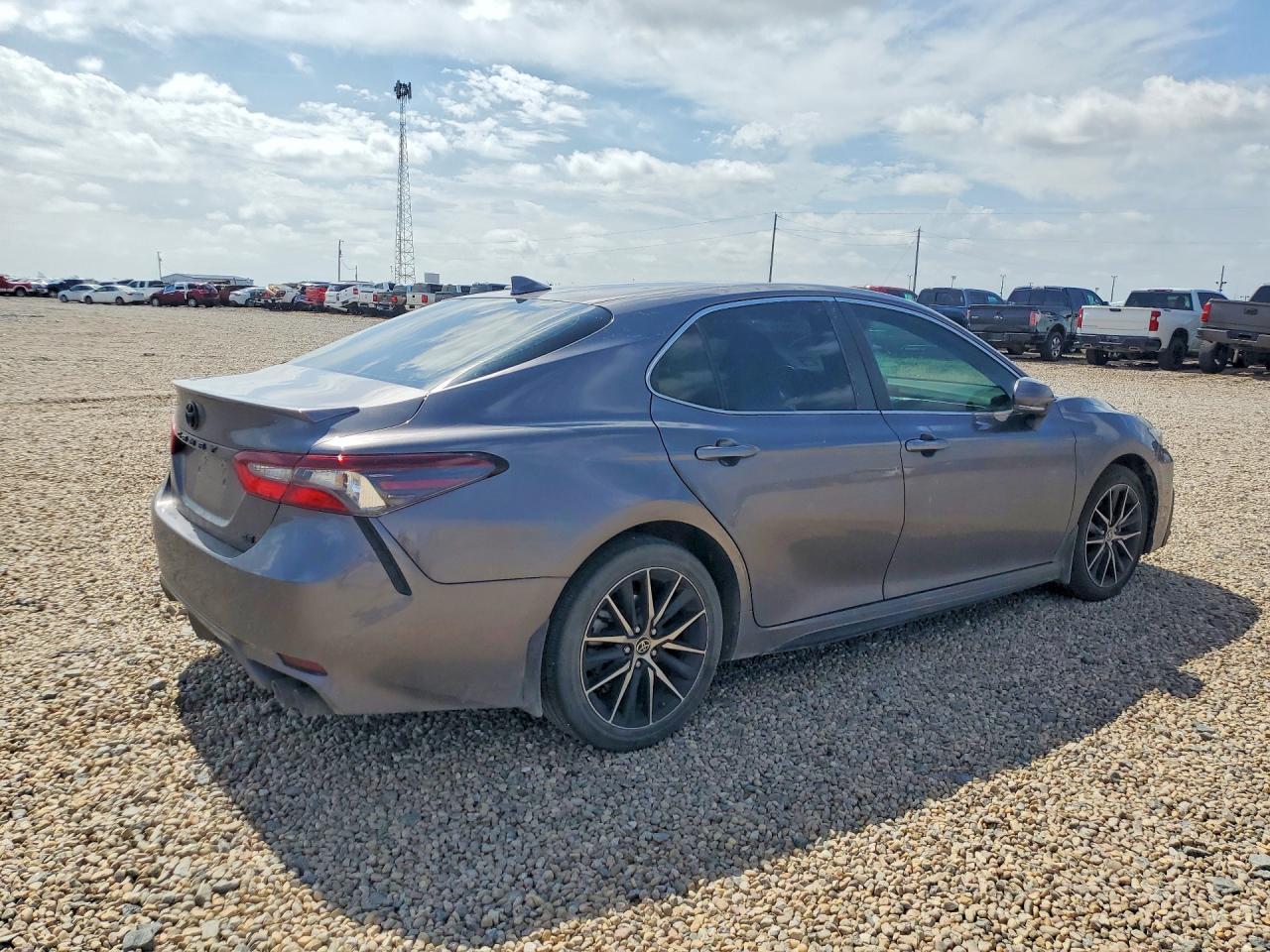 2023 Toyota Camry Se - Фото 3