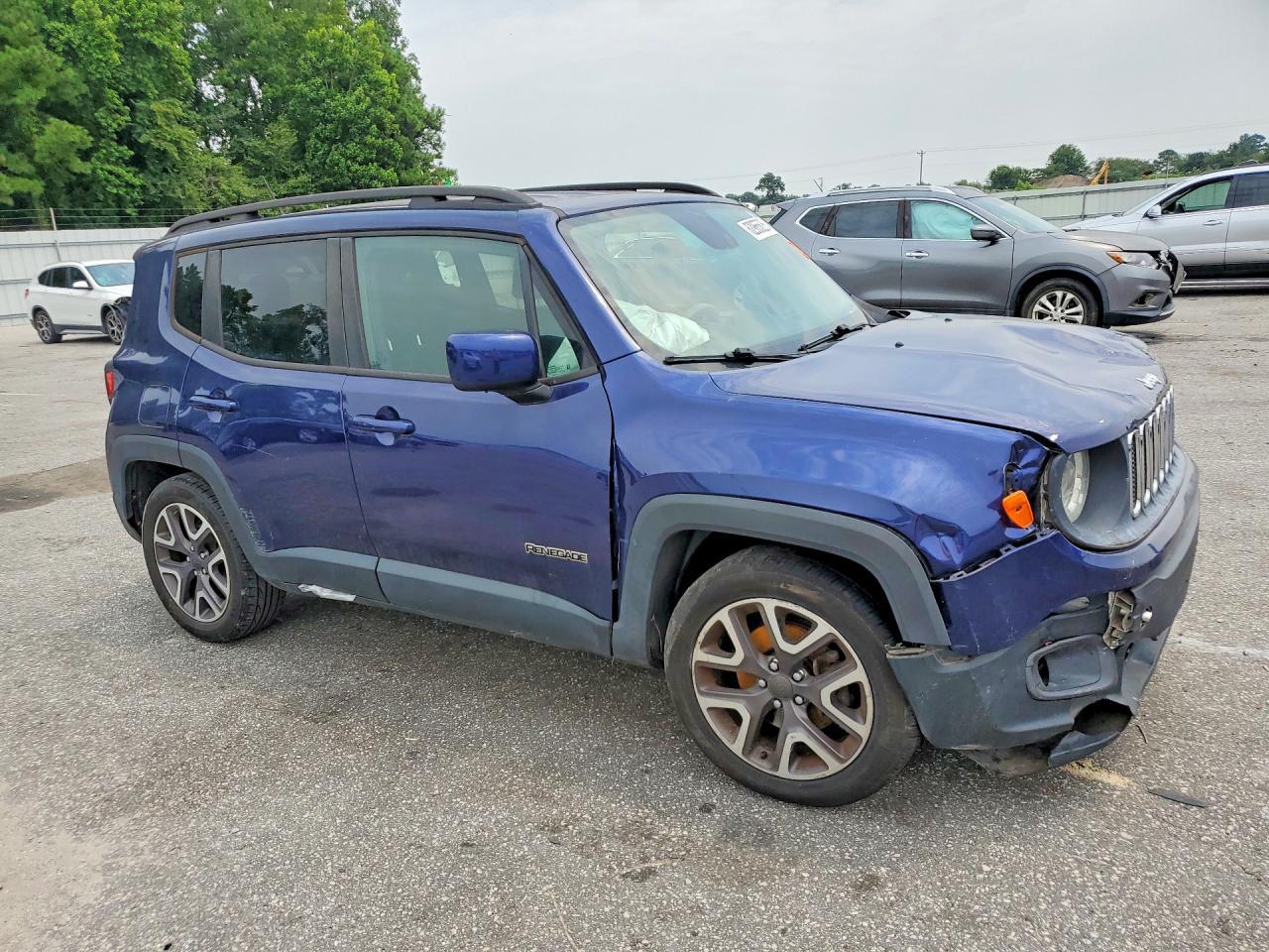2016 Jeep Renegade Latitude - Image 4