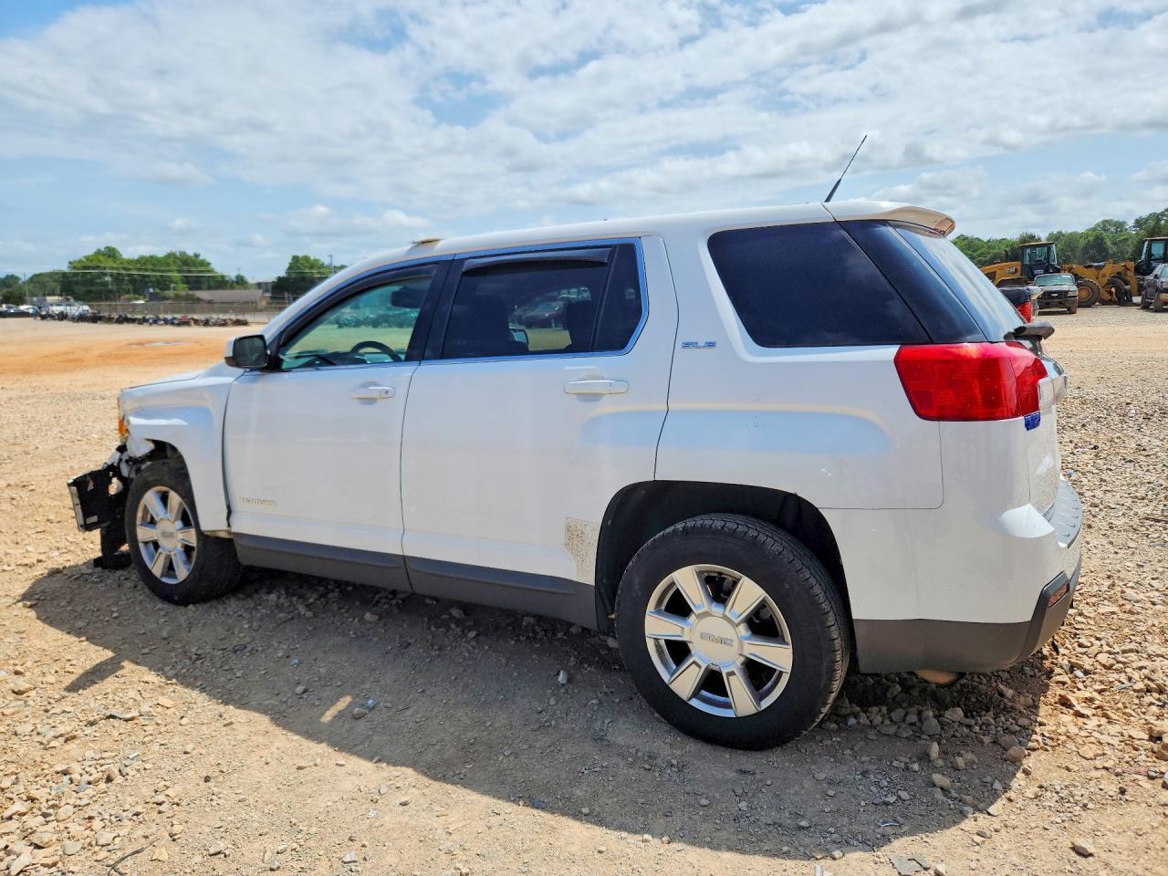 2011 GMC Terrain Sle - Image 2