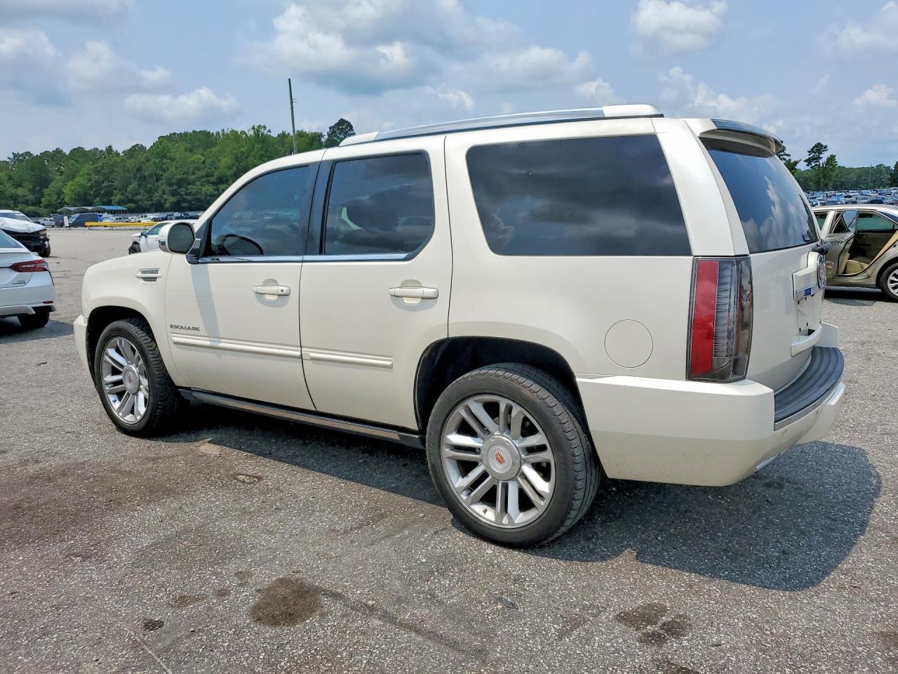 2013 Cadillac Escalade Premium - Фото 2