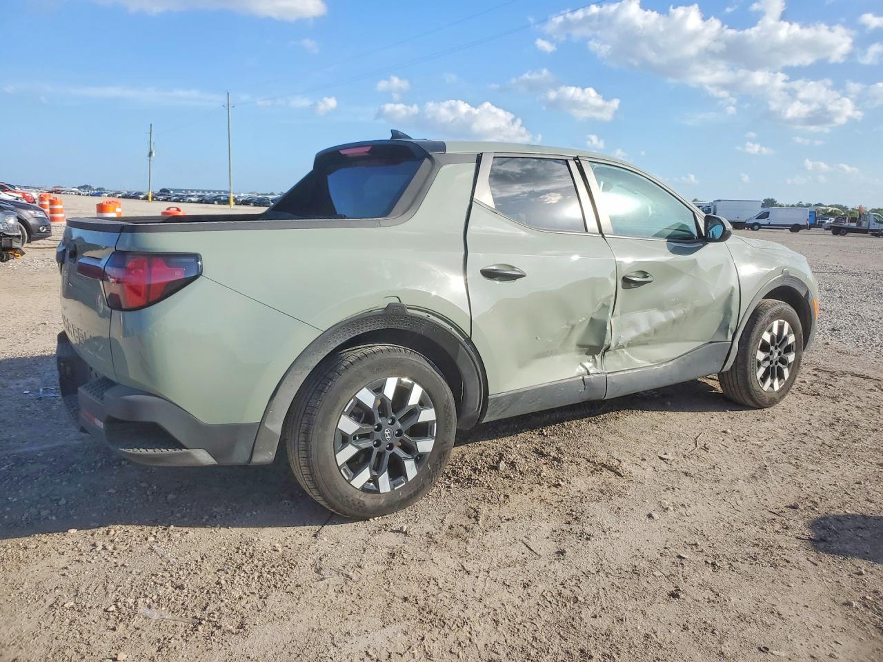 2025 Hyundai Santa Cruz Se - Image 3