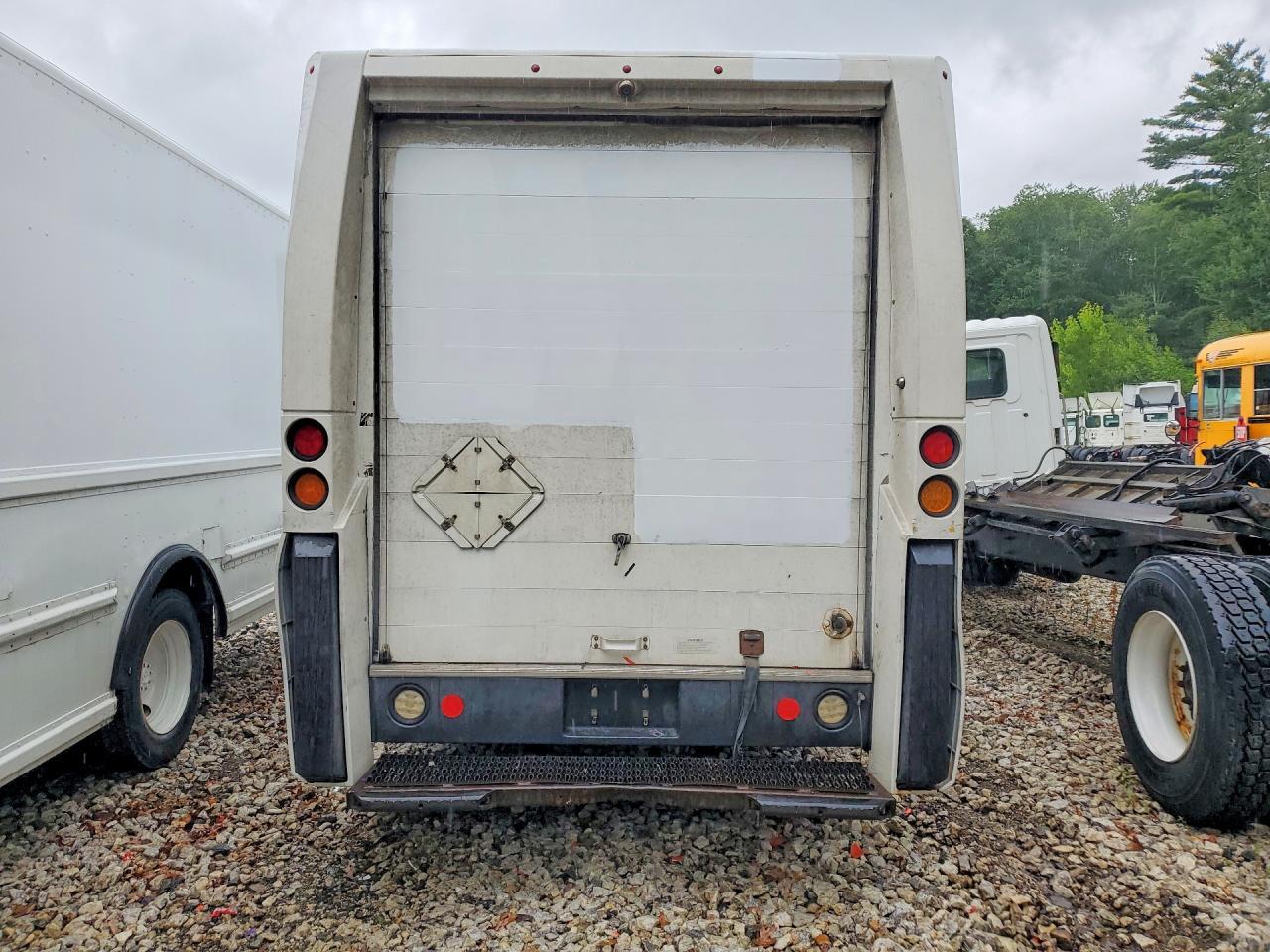 2013 Isuzu Npr Hd - Delivery Van - Фото 6