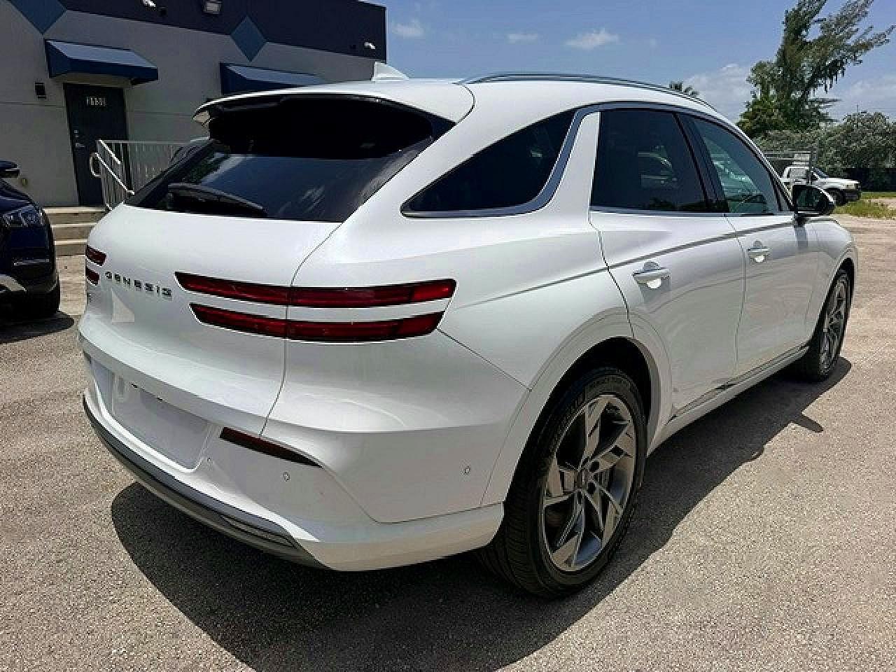 2025 Genesis G70 - Image 3