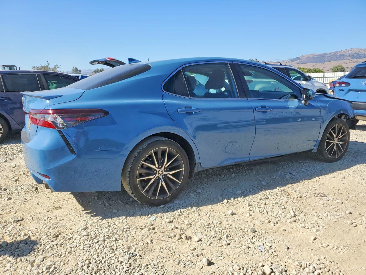 2023 Toyota Camry Se - Image 3