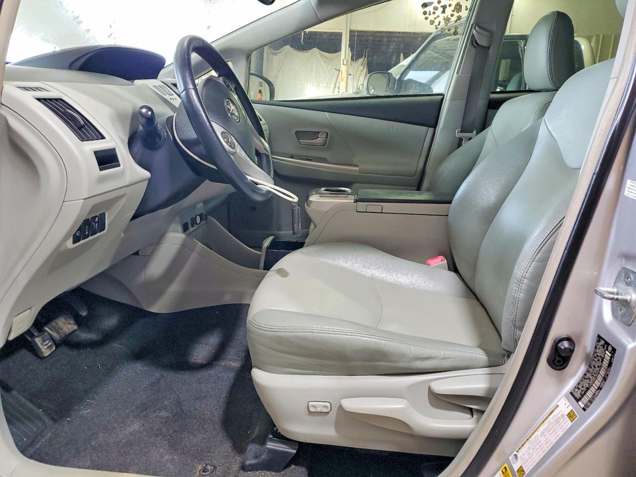 2013 Toyota Prius V Five - Фото 7