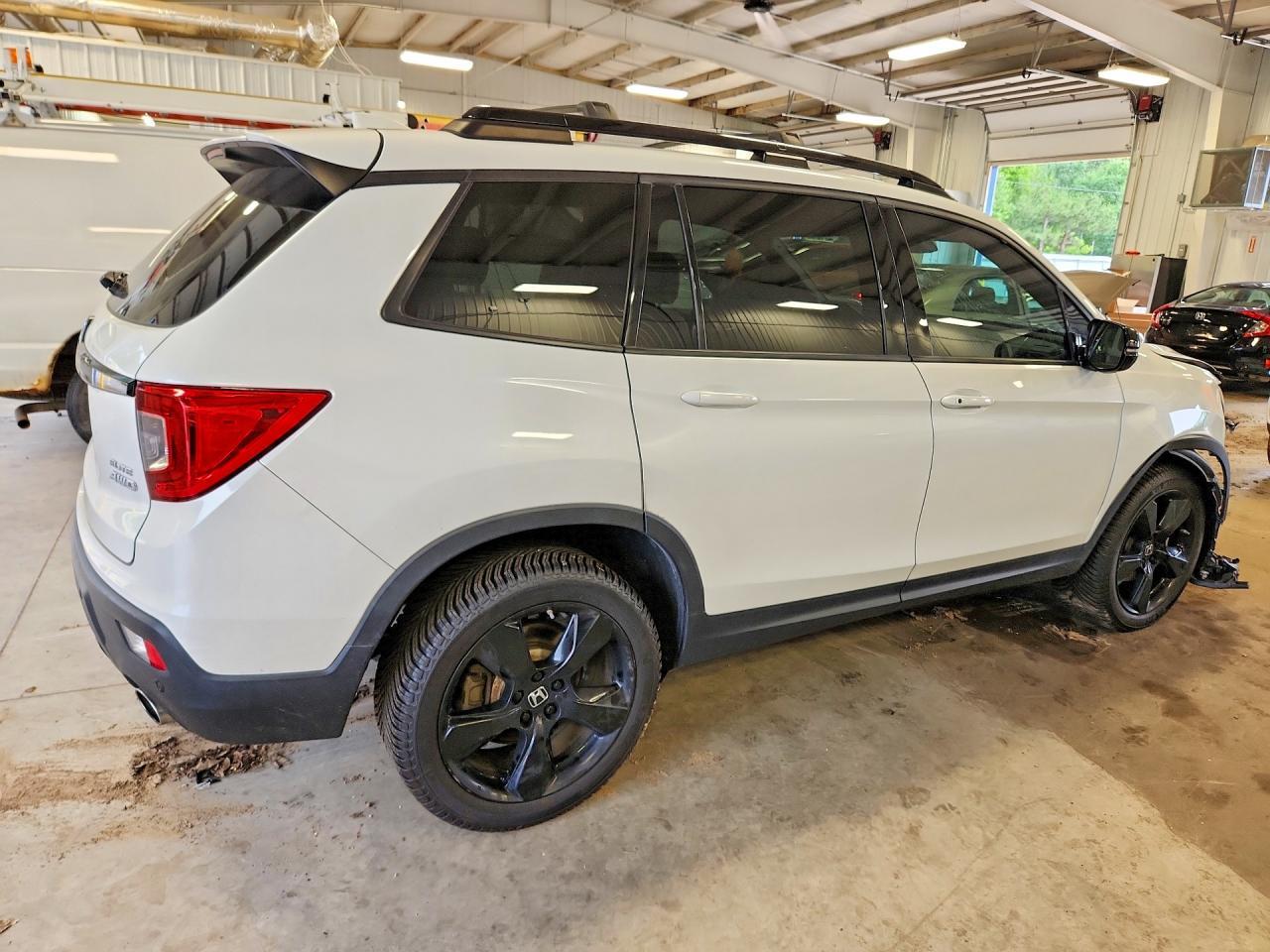 2021 Honda Passport Elite - Image 3