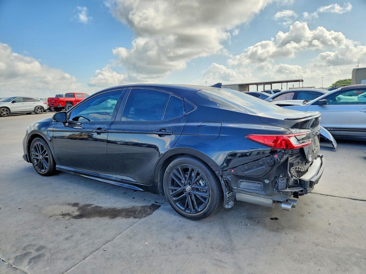 2025 Toyota Camry Se - Фото 2