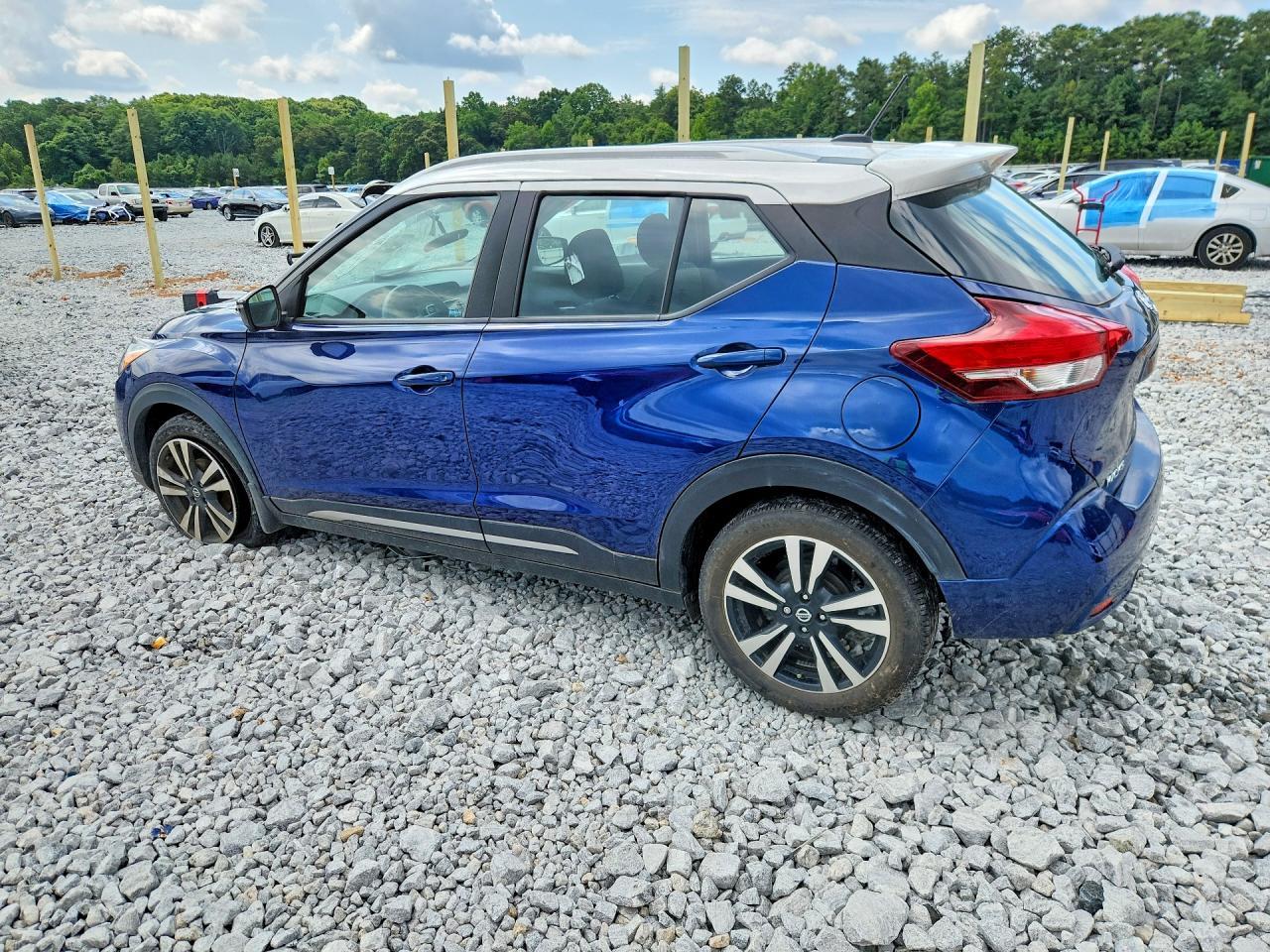 2019 Nissan Kicks Sr - Image 2