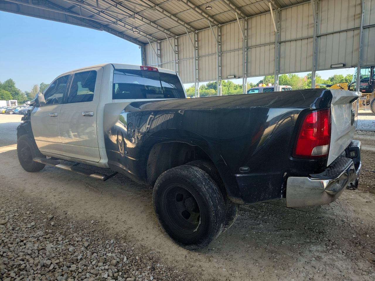 2015 Ram 3500 Slt - Фото 2