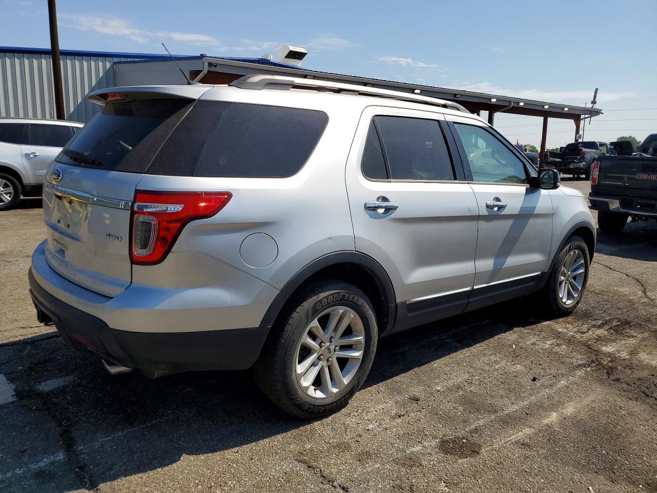 2011 Ford Explorer Xlt - Image 3