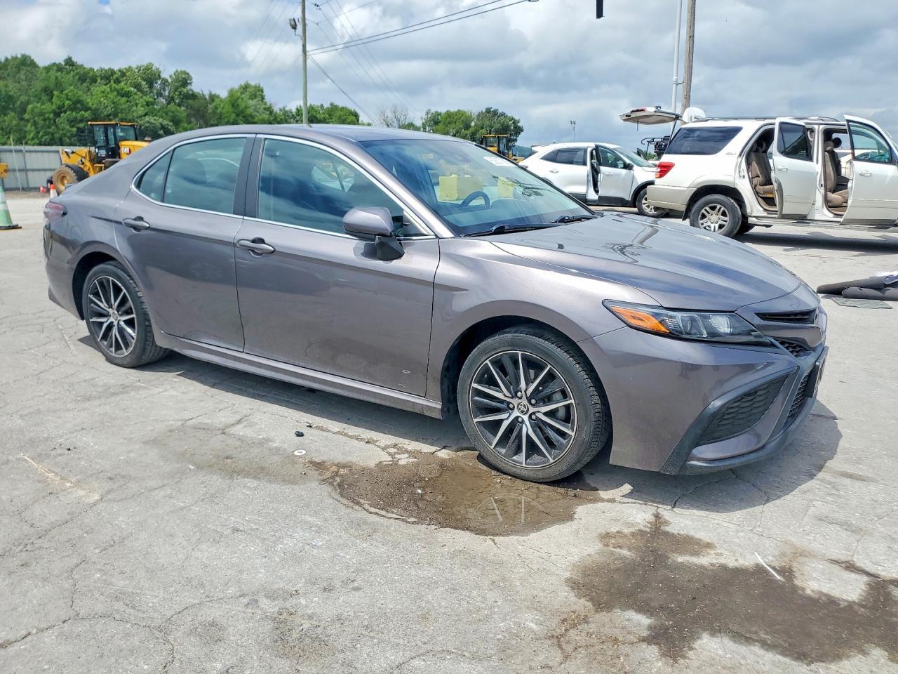 2021 Toyota Camry Se - Фото 4