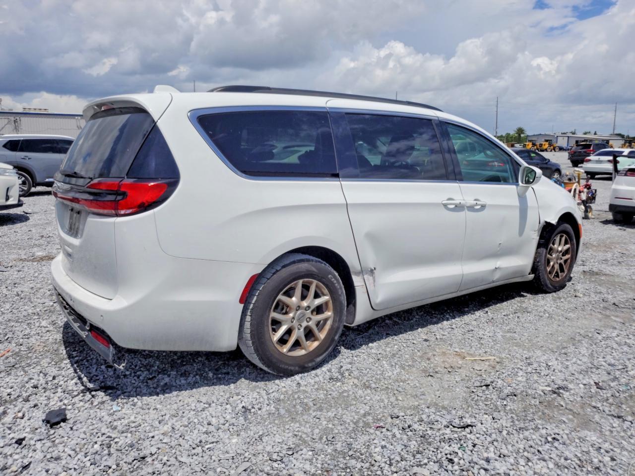 2022 Chrysler Pacifica Touring L - Фото 3
