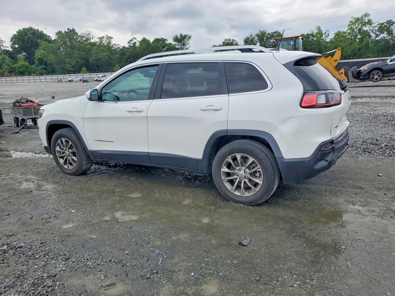 2021 Jeep Cherokee Latitude Plus - Image 2