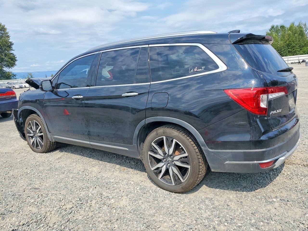 2022 Honda Pilot Touring - Image 2