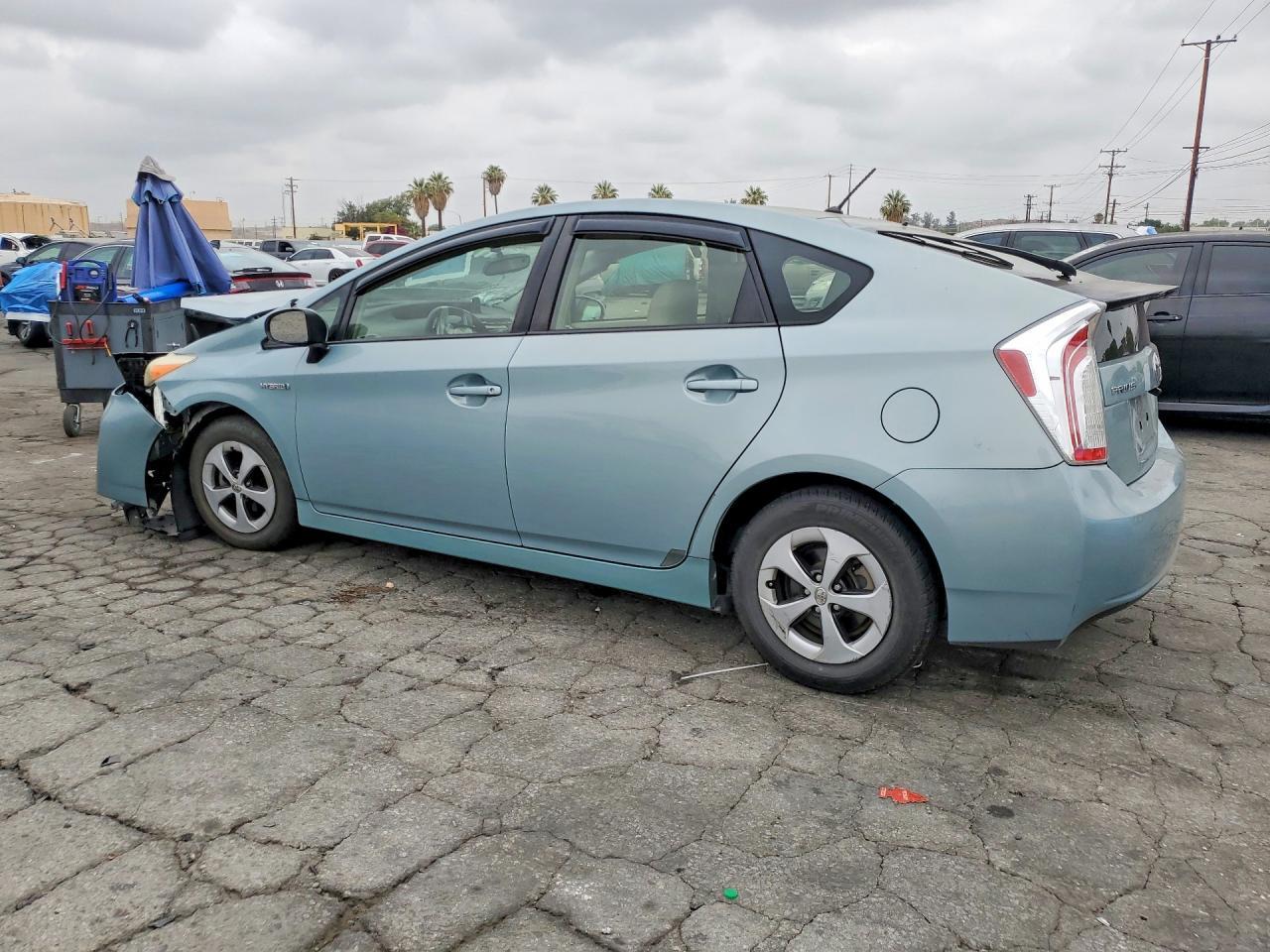 2012 Toyota Prius Two - Фото 2