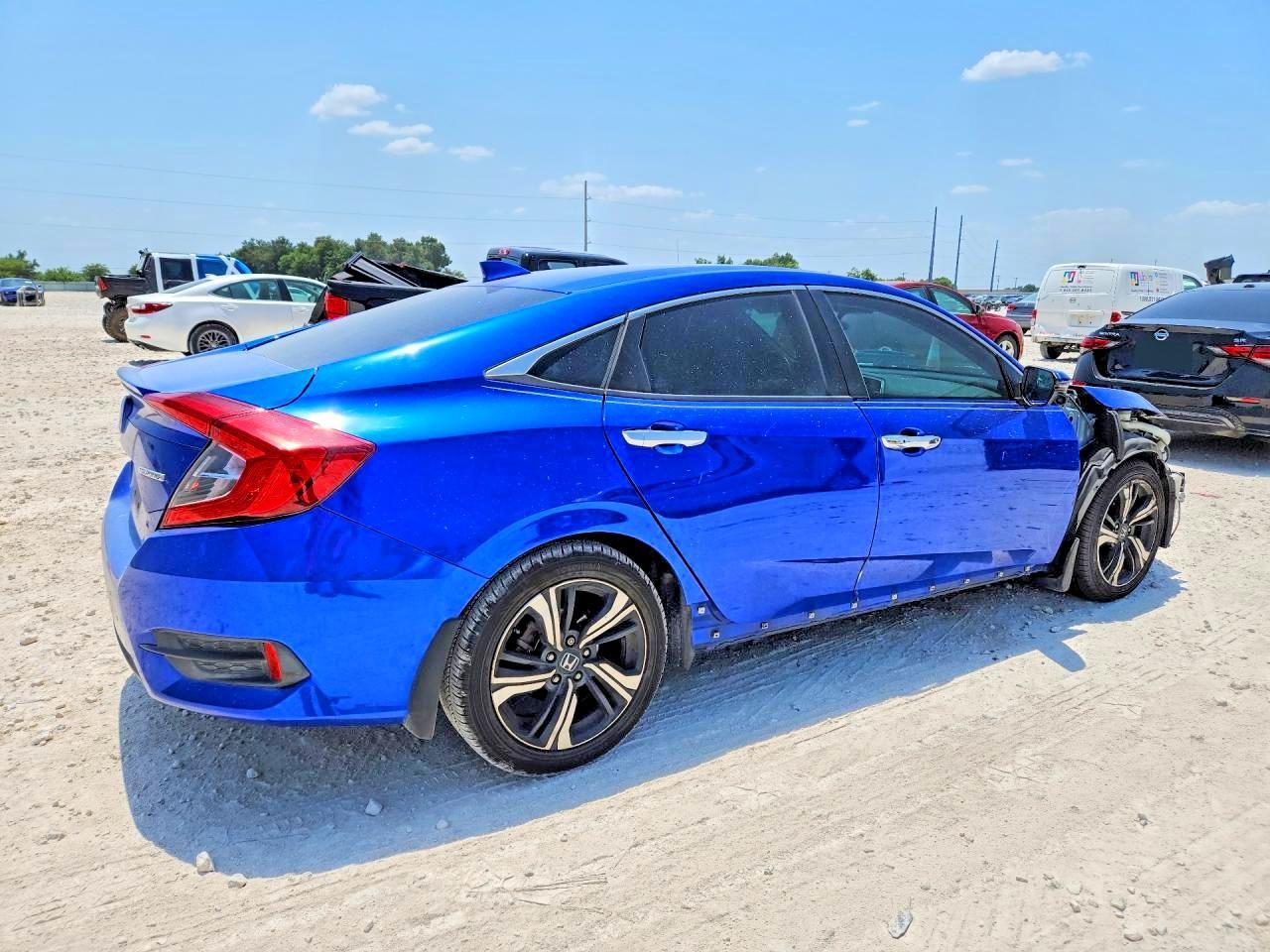 2017 Honda Civic Touring - Image 3