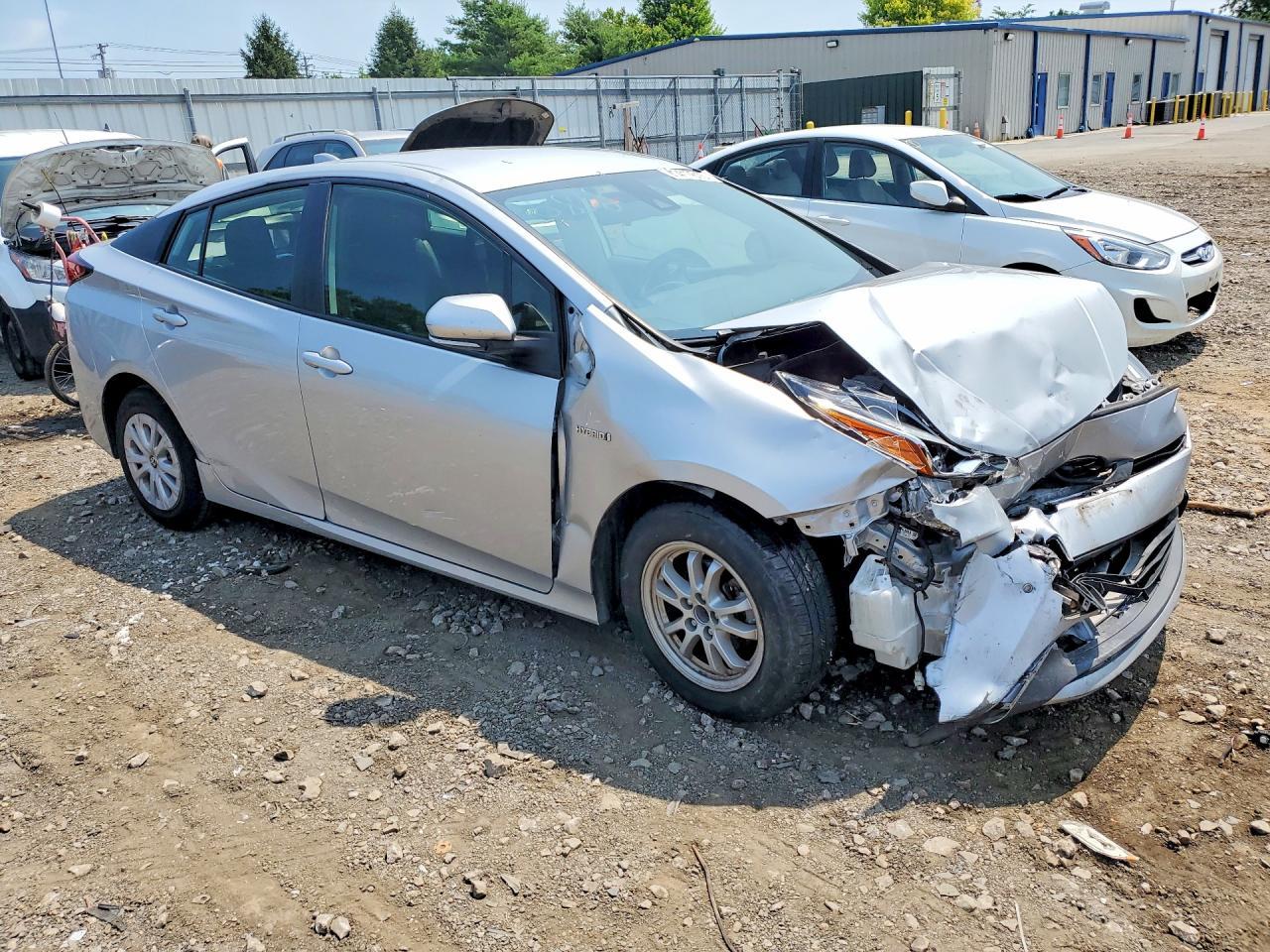 2021 Toyota Prius Le - Image 4