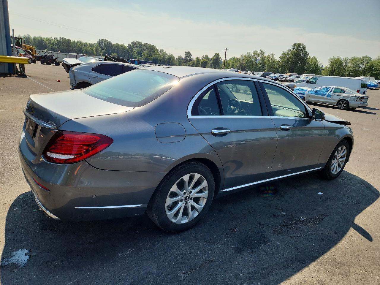 2018 Mercedes-Benz E 300 - Фото 3