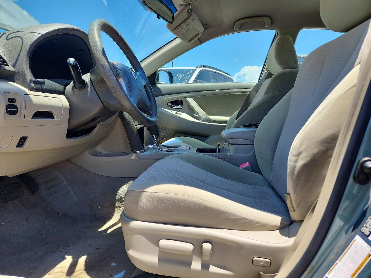 2010 Toyota Camry Le V6 - Image 7