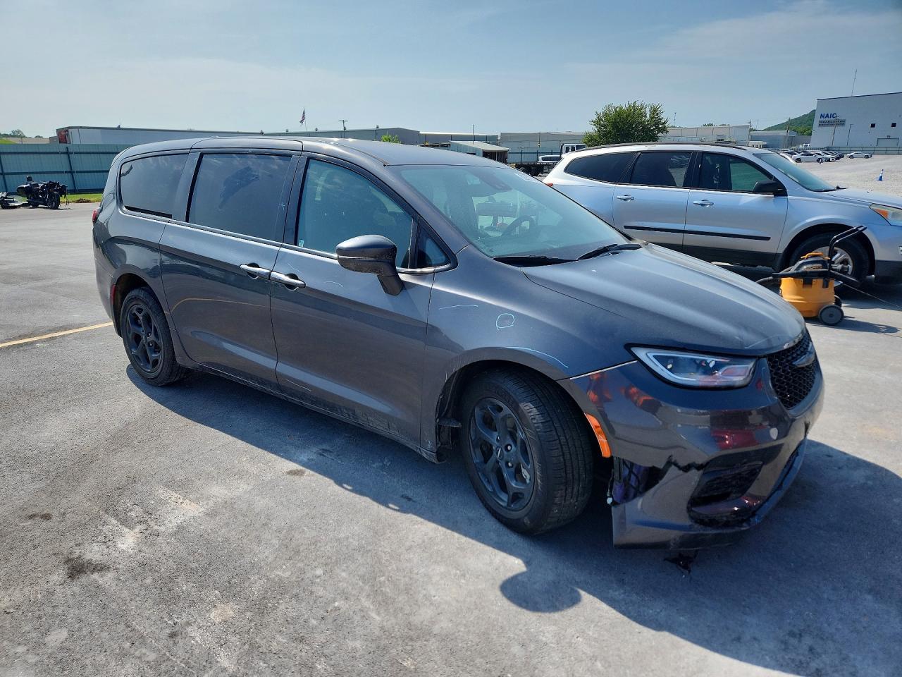 2022 Chrysler Pacifica Hybrid Touring L - Фото 4