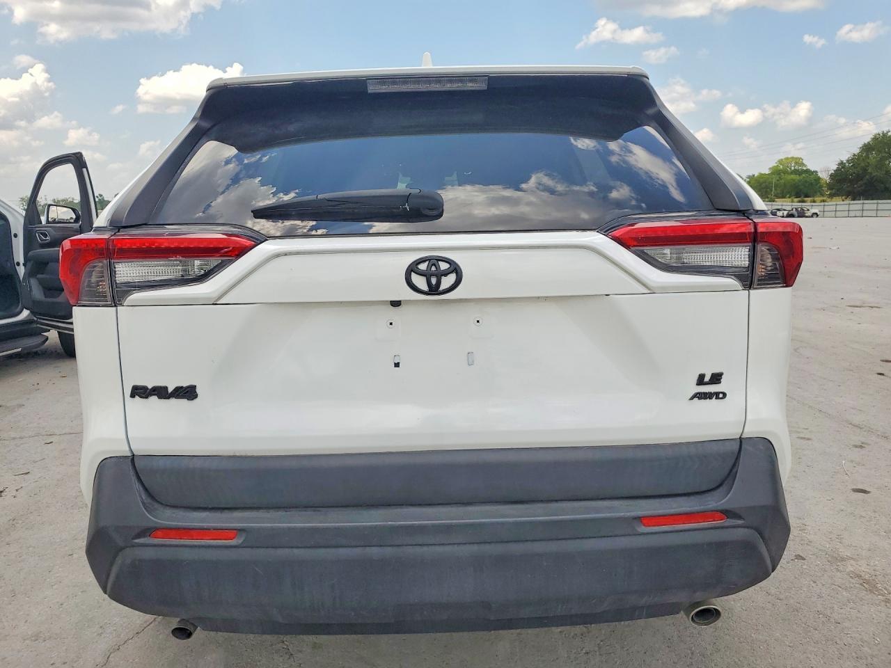 2019 Toyota Rav4 Le - Image 6