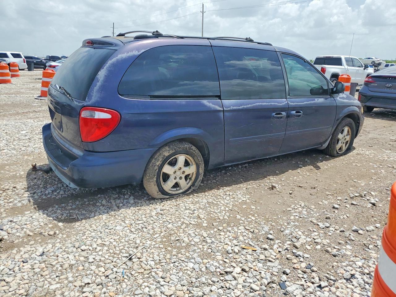 2005 Dodge Caravan - Фото 3