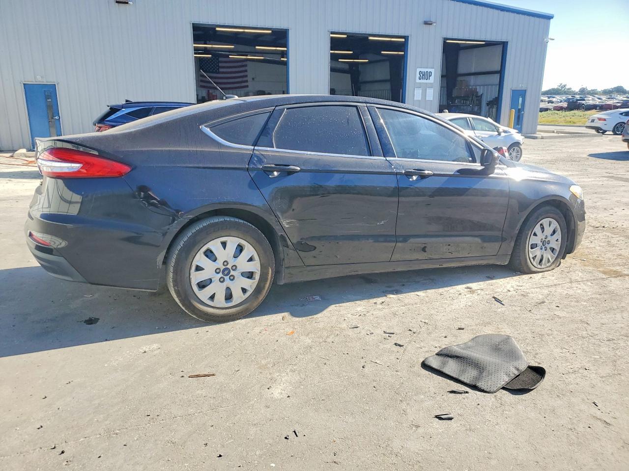 2019 Ford Fusion S - Фото 3