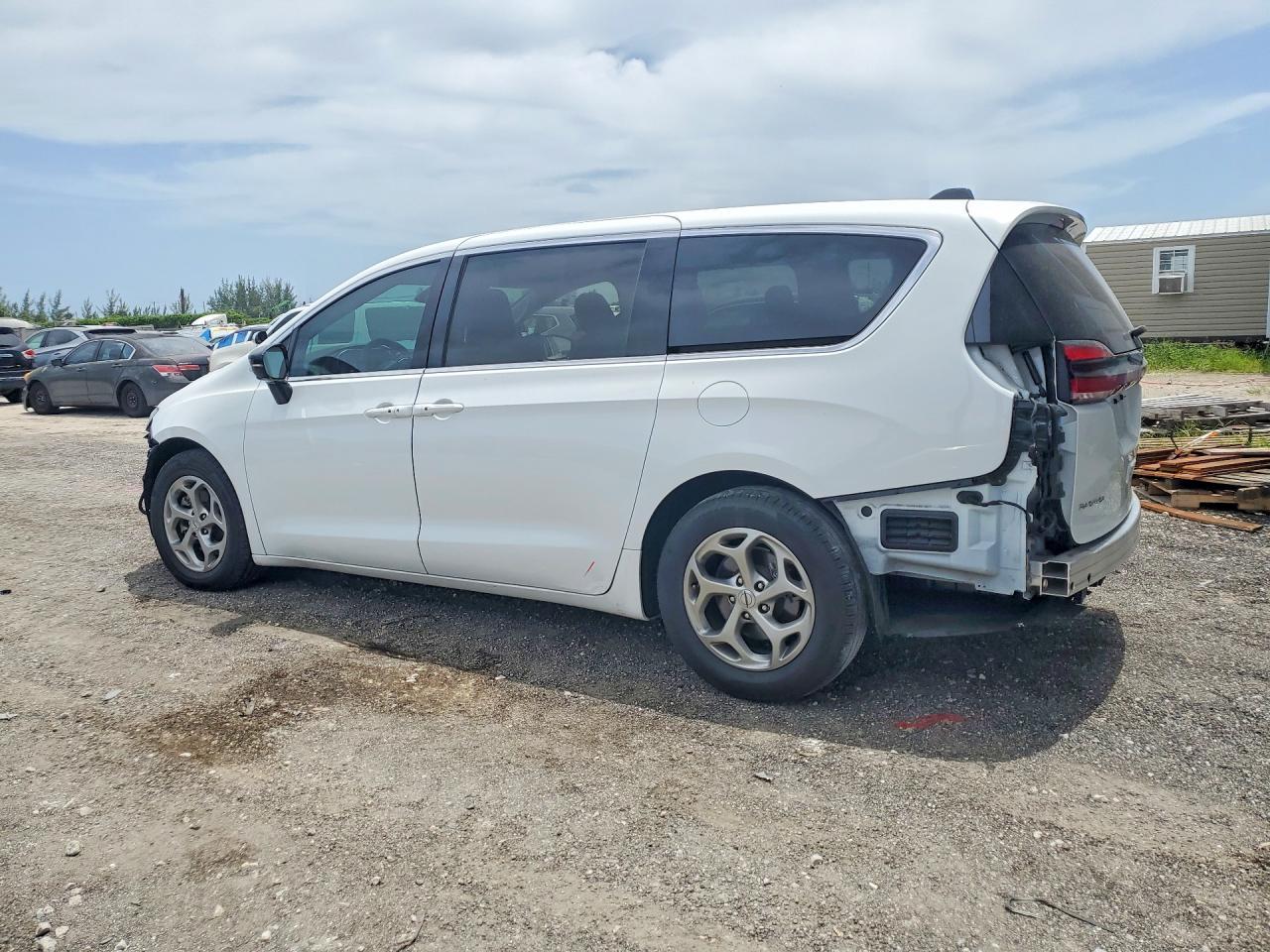 2024 Chrysler Pacifica Limited - Image 2