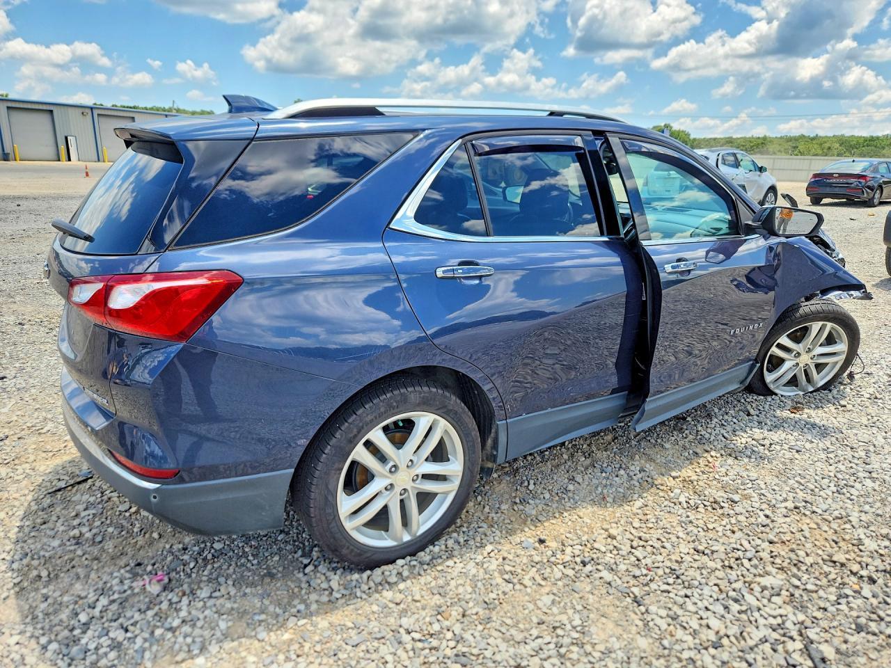 2019 Chevrolet Equinox - Image 3