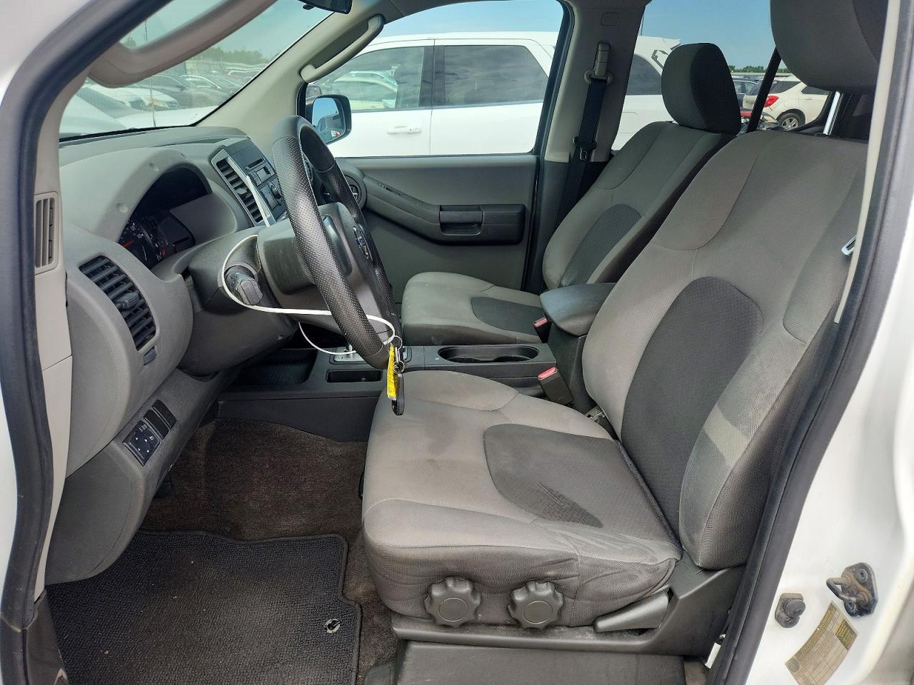 2012 Nissan Xterra Off Road - Image 7